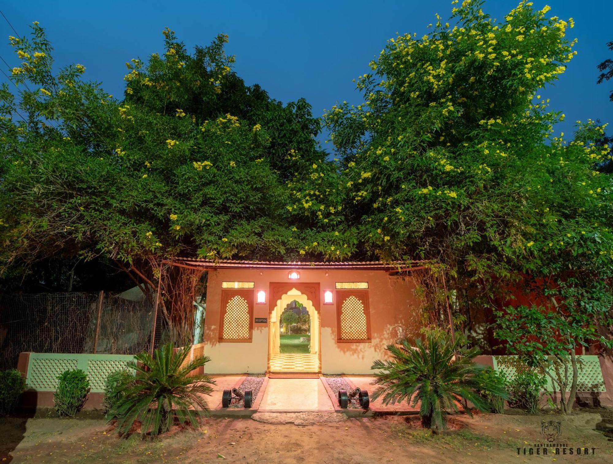 Ranthambore Tiger Resort ซาวาย มาโดปูร์ ภายนอก รูปภาพ