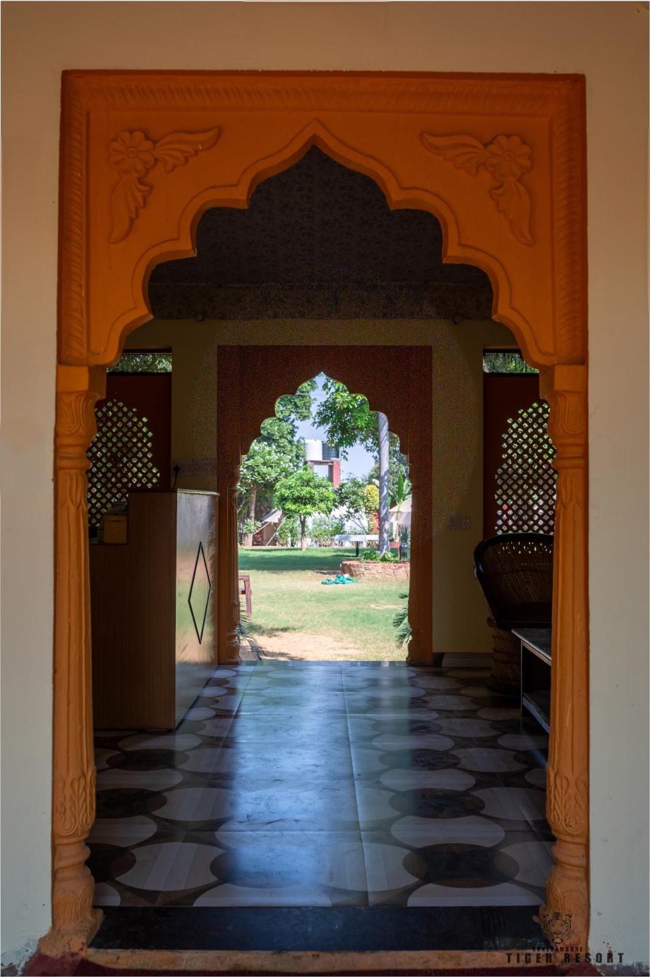 Ranthambore Tiger Resort ซาวาย มาโดปูร์ ภายนอก รูปภาพ