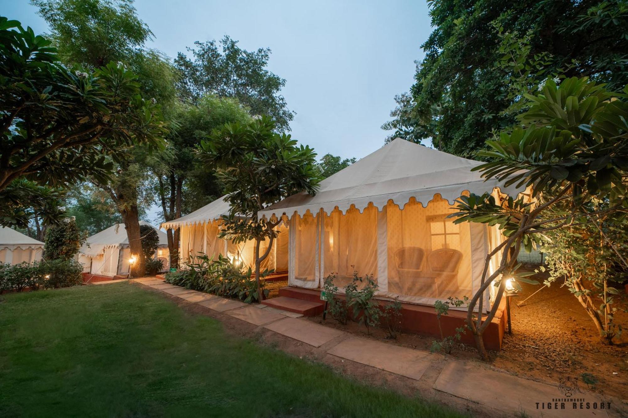 Ranthambore Tiger Resort ซาวาย มาโดปูร์ ภายนอก รูปภาพ